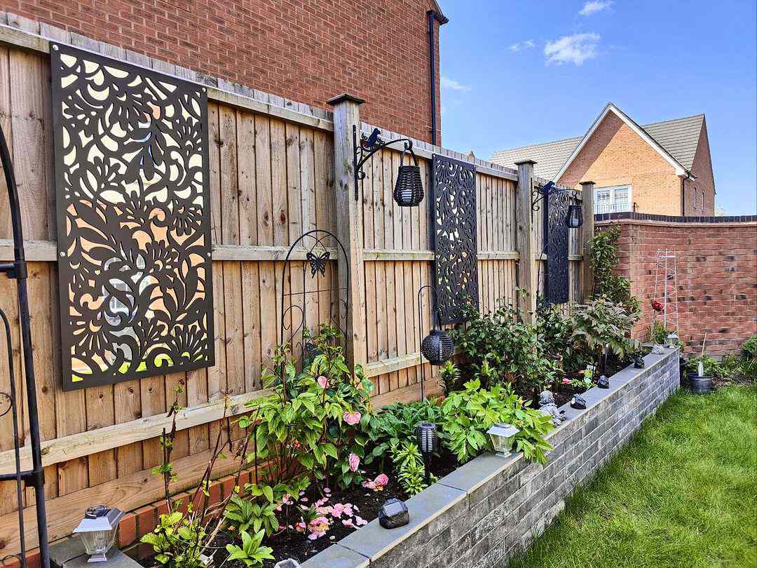 30 Fence Decorating Ideas to Spruce Up Your Yard