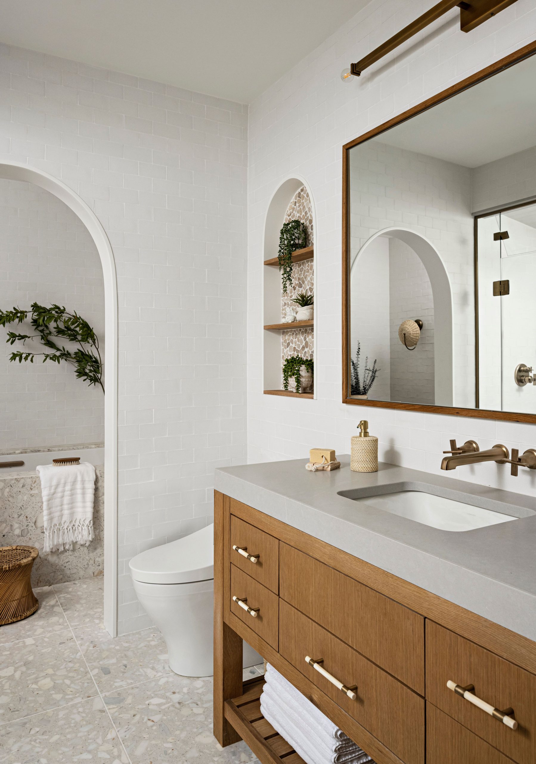 40 Luxurious Bathroom Countertop Ideas for All Budgets