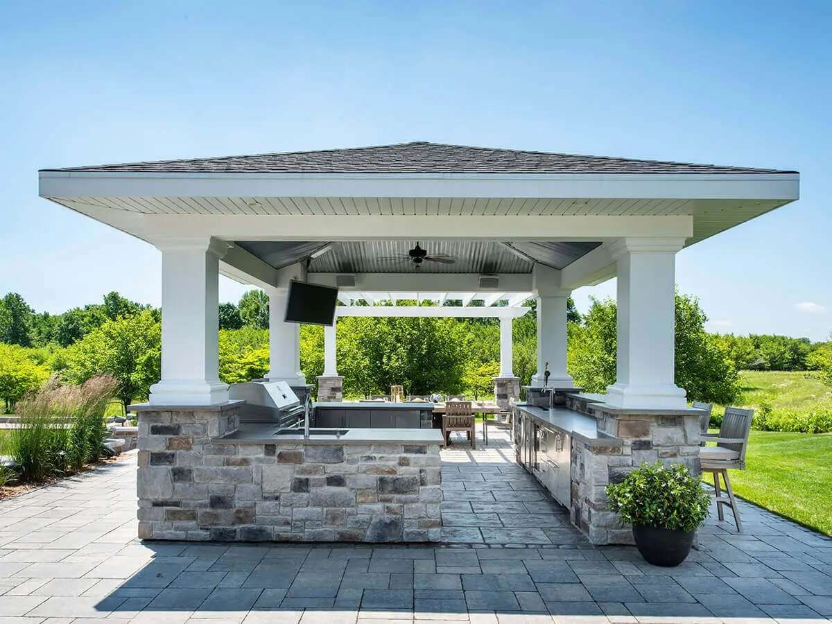 77 Outdoor Kitchen Ideas Designed to Get You Cooking