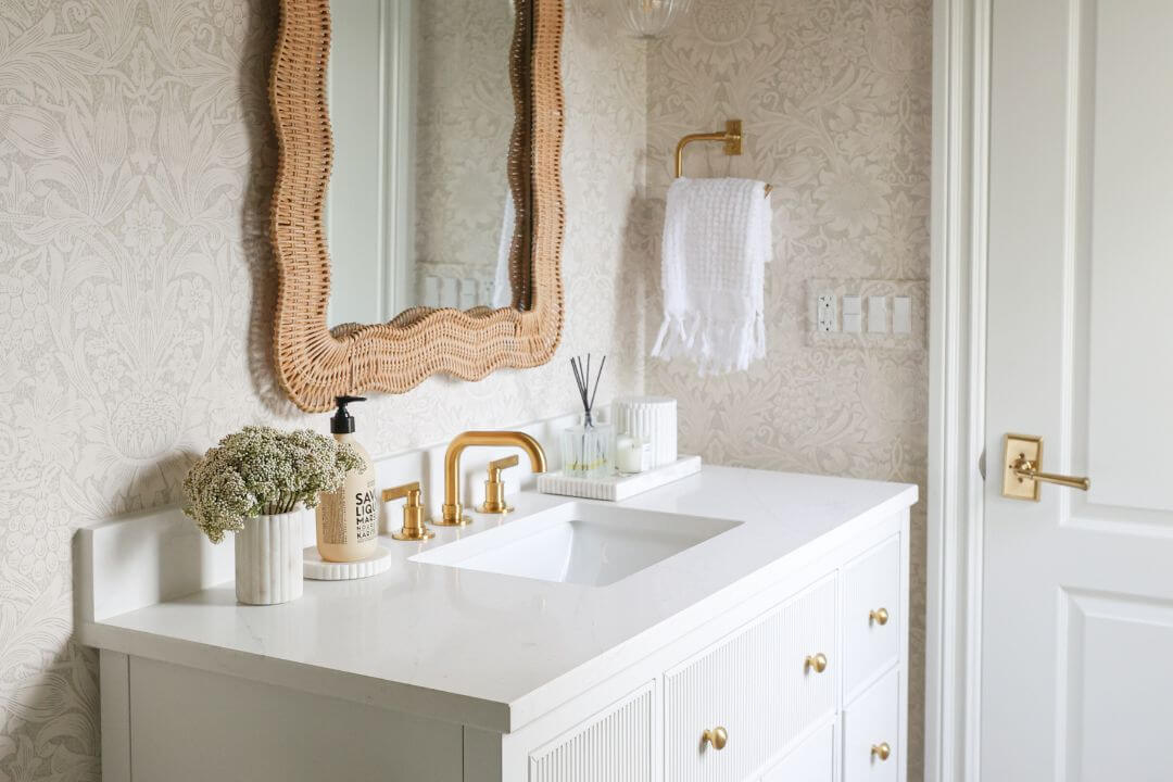 8 Bathroom Counter Decor Ideas That Can Transform Any Size Space