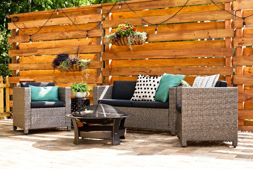 Backyard Makeover & DIY Horizontal Slat Fence | Under $100!