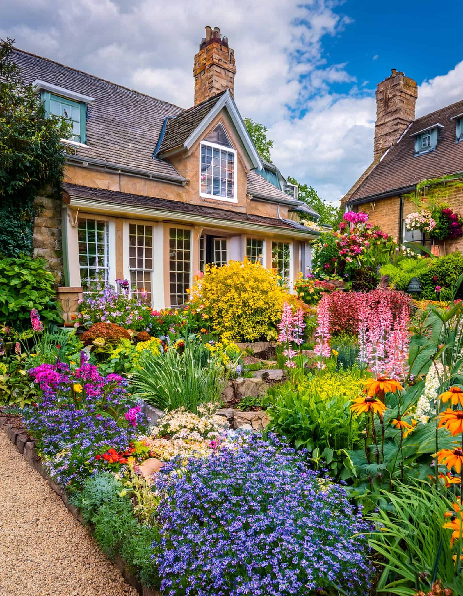 Charming Cottage-Style Front Yard Landscaping Ideas to Create a Storybook Entrance | Bigger Garden
