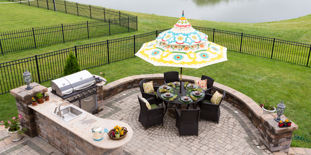 Get Sizzling with These Outdoor Kitchen Ideas—Living Color Garden Center / Fort Lauderdale, Florida