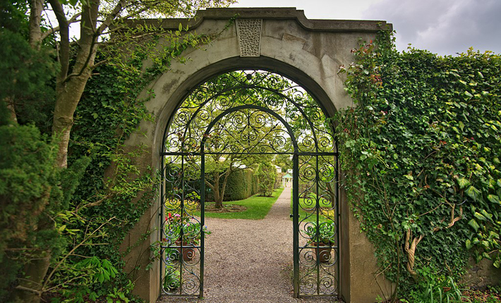 How to Create a Secret Garden - Love Happens Mag