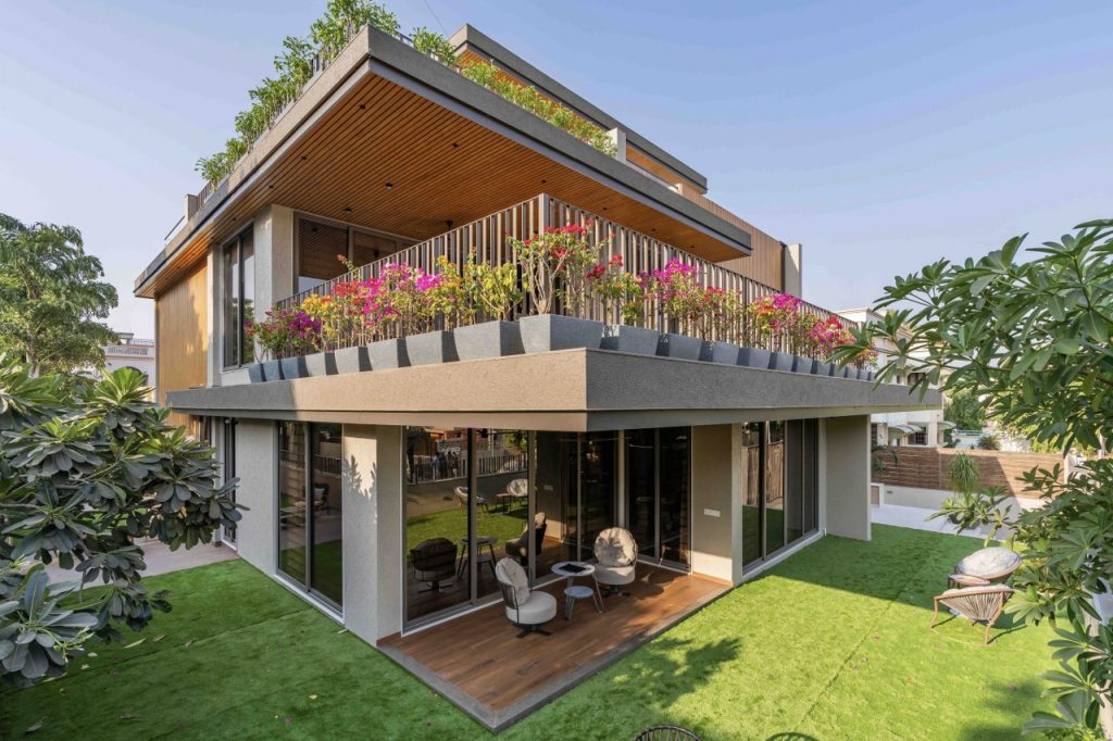 Modern Bungalow House Blends Luxury With Nature | Prashant Parmar Architect | Shayona Consultants