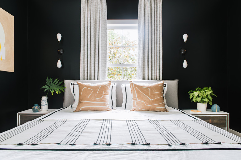 Plot Twist: These Dreamy Black Bedroom Ideas Will Inspire You To Ditch All White