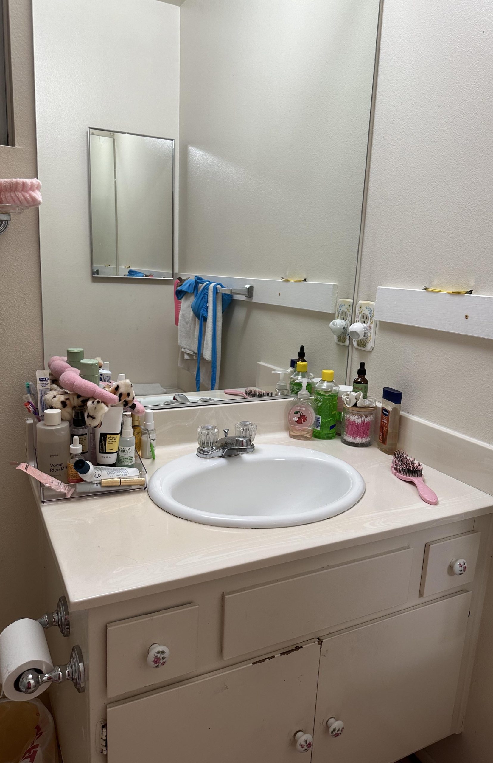 Small bathroom counter organization : r/OrganizationPorn