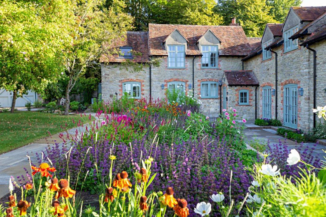 Tour a Charming English Cottage Garden in Oxfordshire - Pond and Garden Ideas