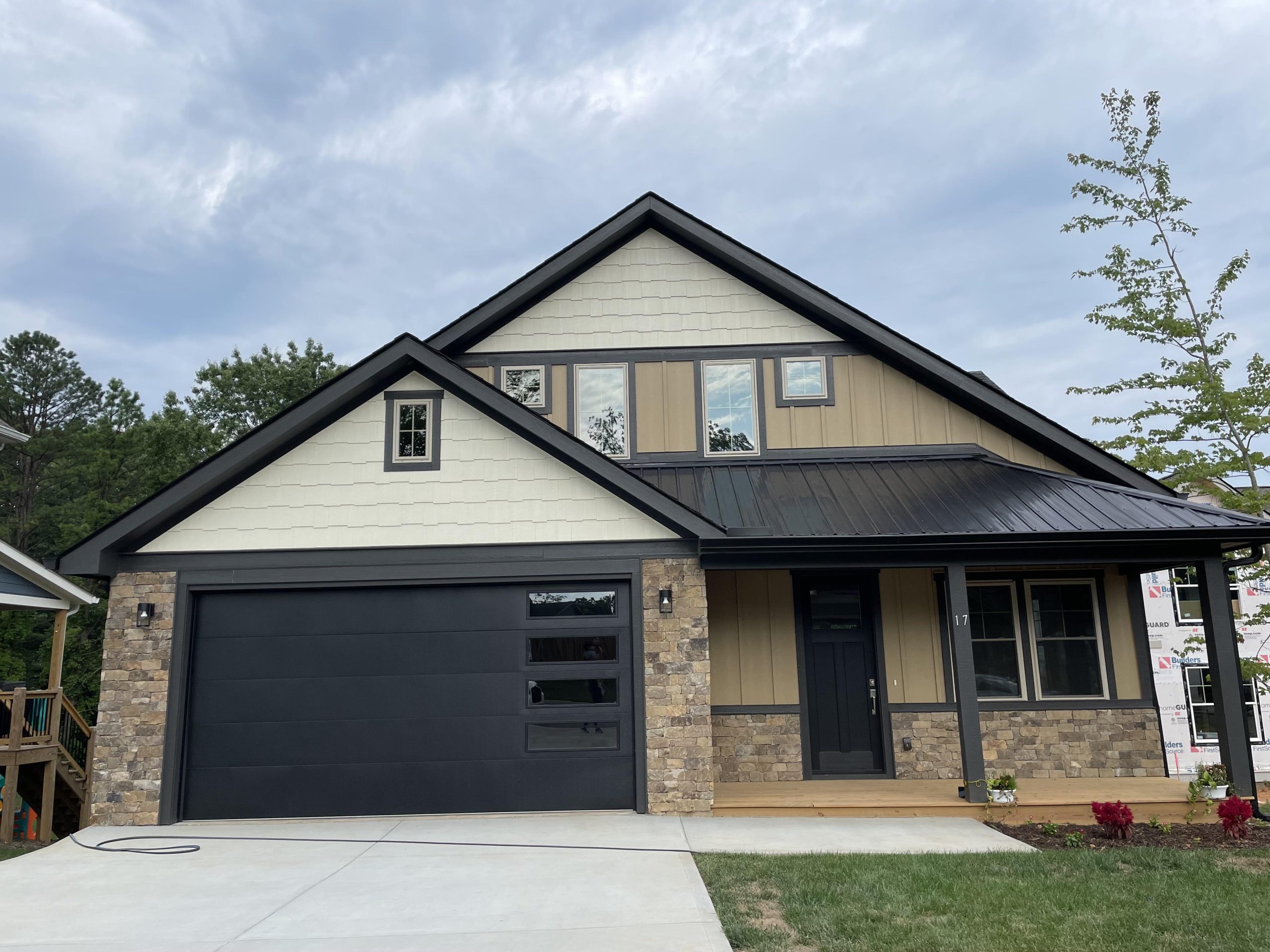What color should I paint the exterior of my house while keeping the black trim? : r/ExteriorDesign