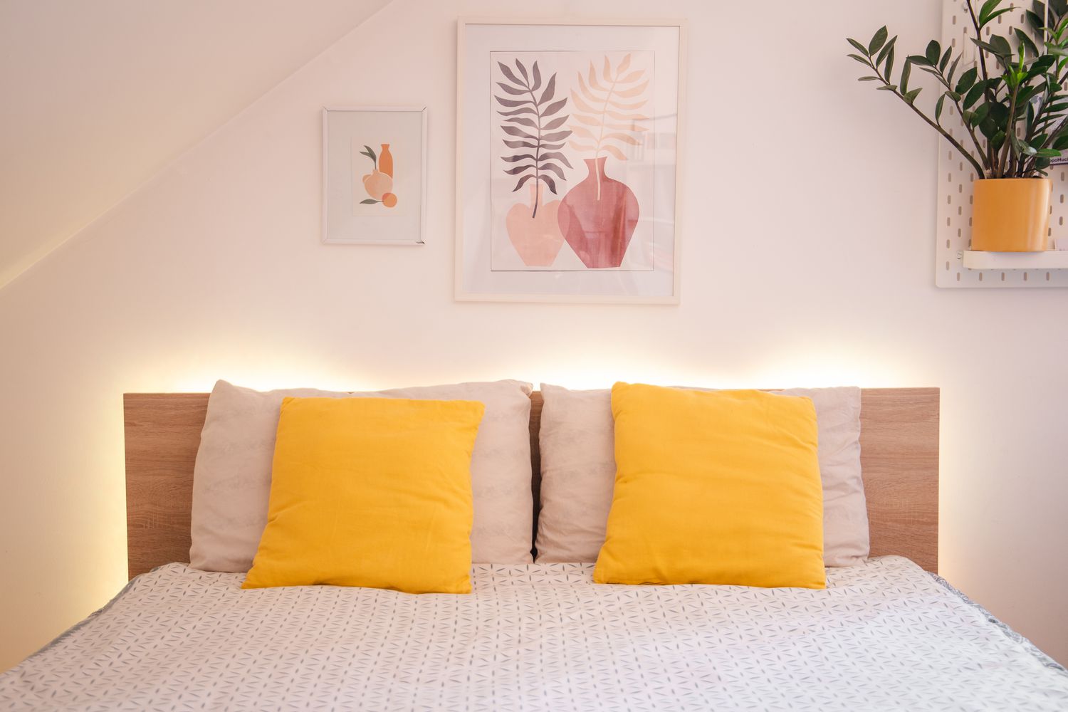 What Is Ambient Light? Here's How to Use It in Your Home