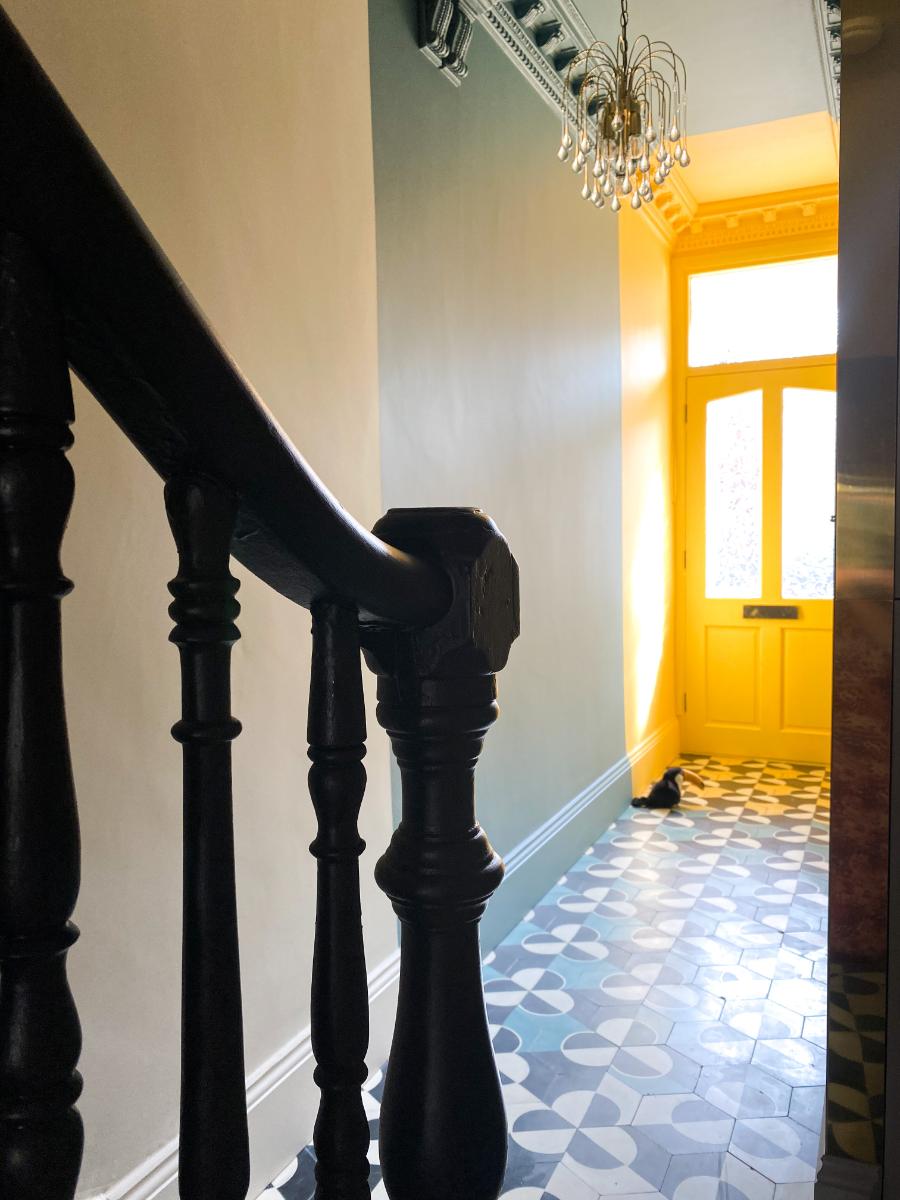 10 Bright Hallway Colours to Transform Your Entryway