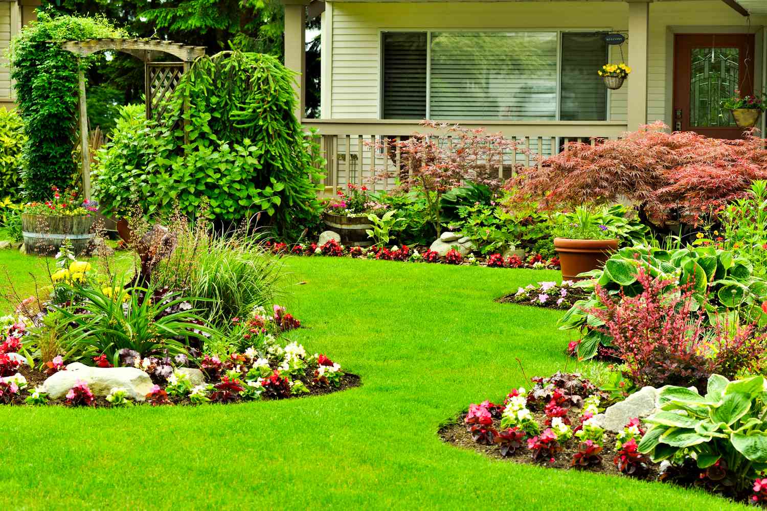 10 Small Front Yard Landscaping Ideas That Make a Big Impact, According to Designers