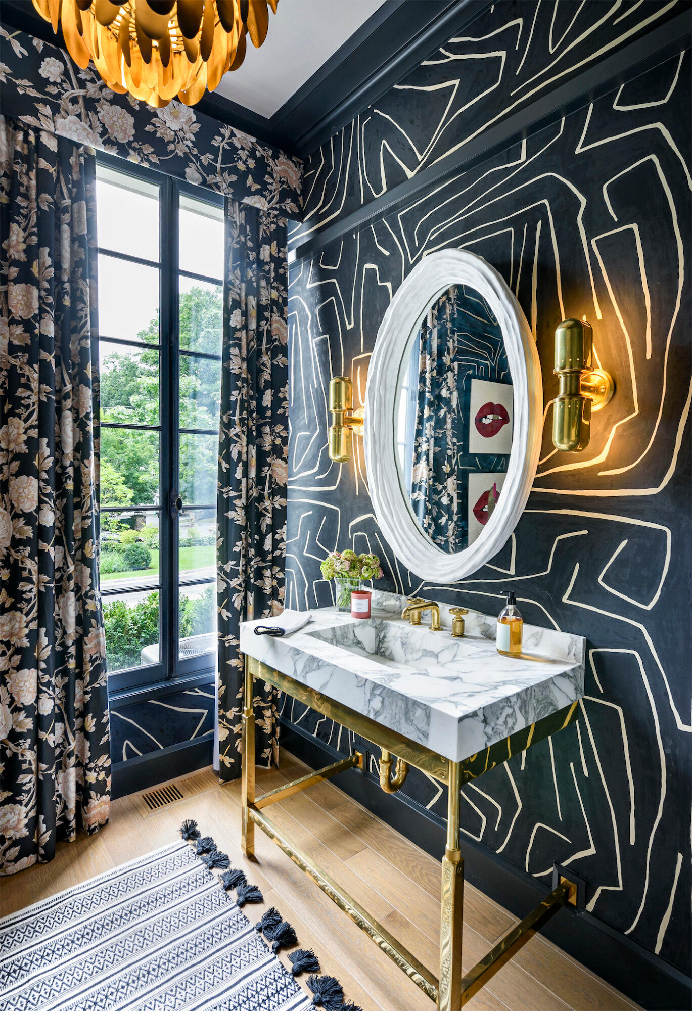 12 Modern Powder Room Ideas With Major Wow Factor | LUXE Interiors + Design