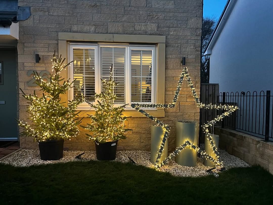 13 Exterior Christmas Lights That Turn Your Home Into a Seasonal Landmark