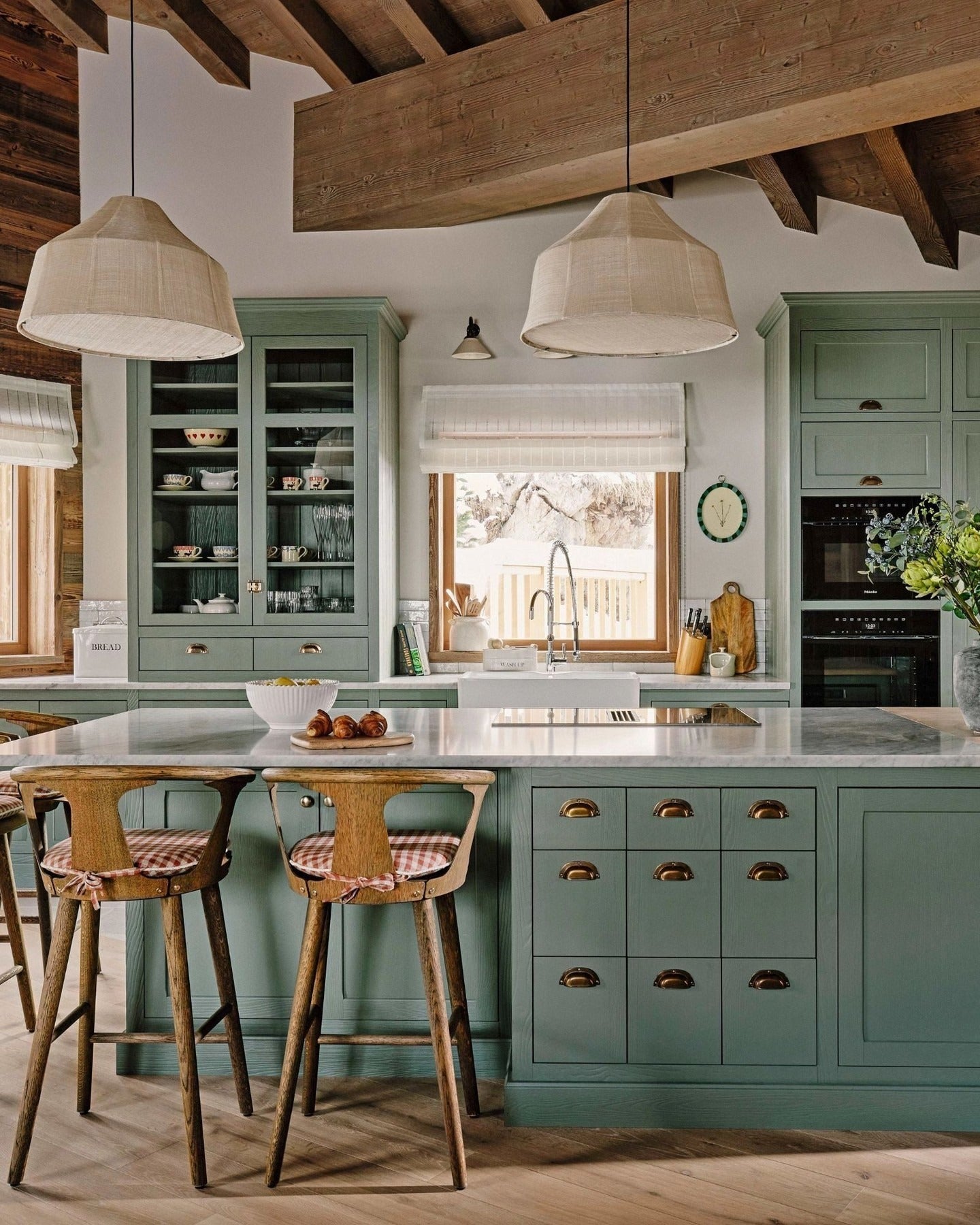 15 Stunning Cabin Kitchen Ideas 2026 – DreamBundles