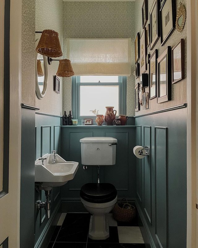 20 Beautiful Bathroom Art Ideas