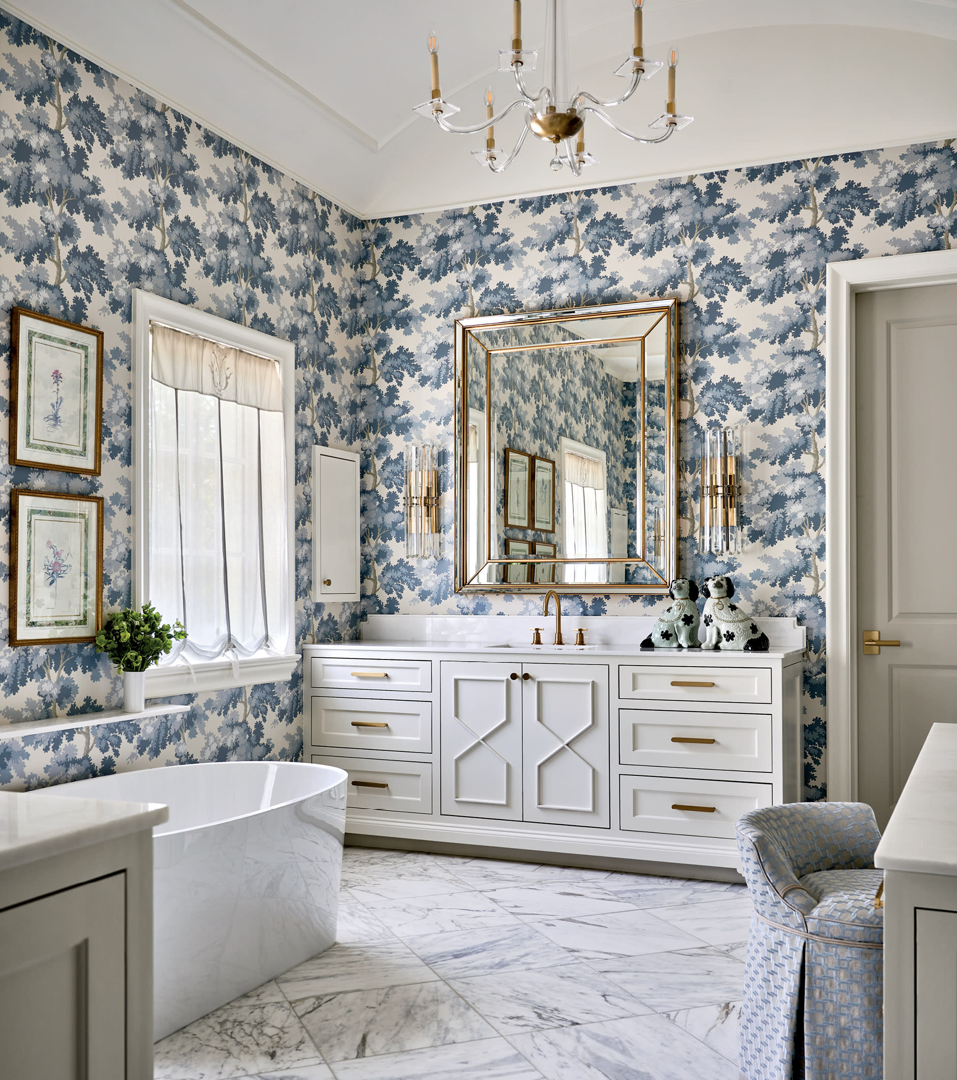 21 Bathroom Wallpaper Ideas For Instant Inspiration | LUXE Interiors + Design