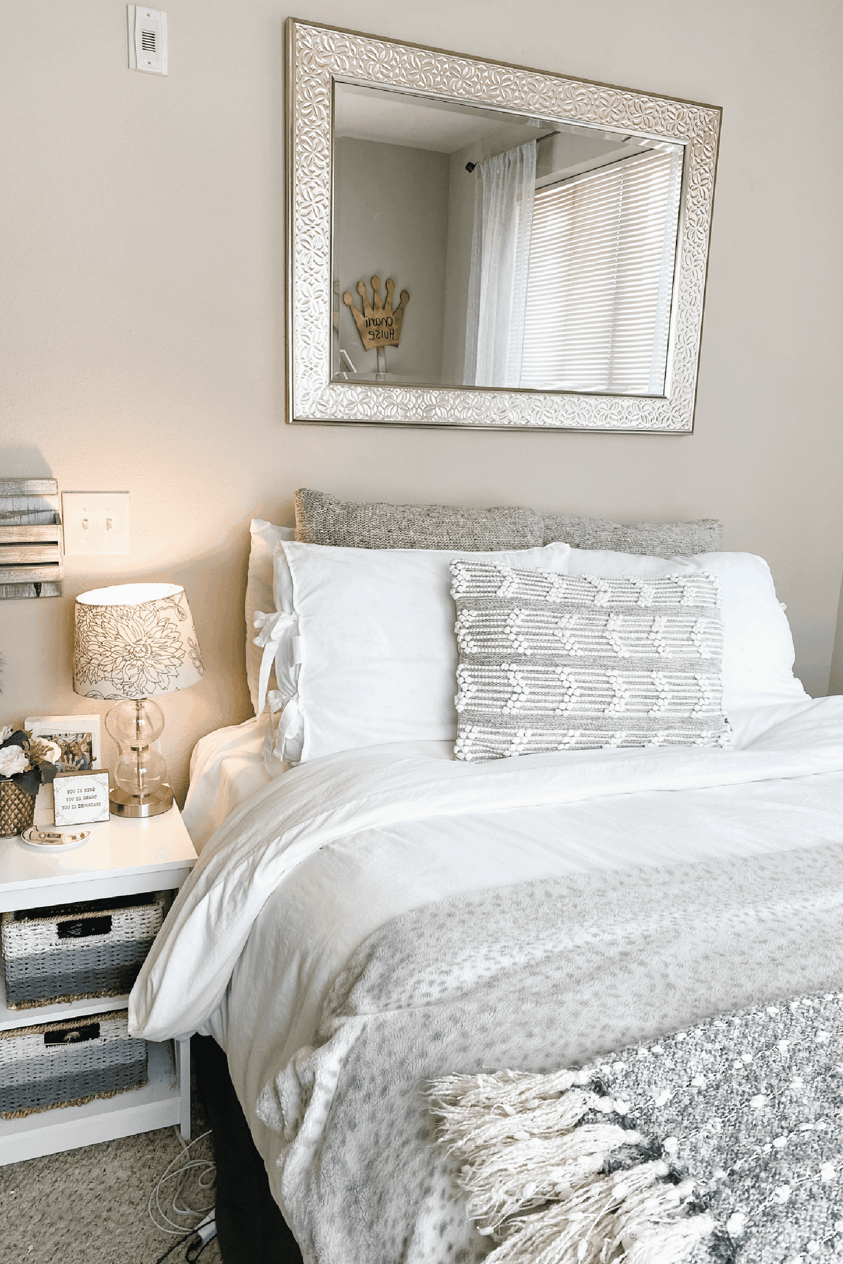 21+ Best College Apartment Bedroom Ideas You Need To Use - By Sophia Lee
