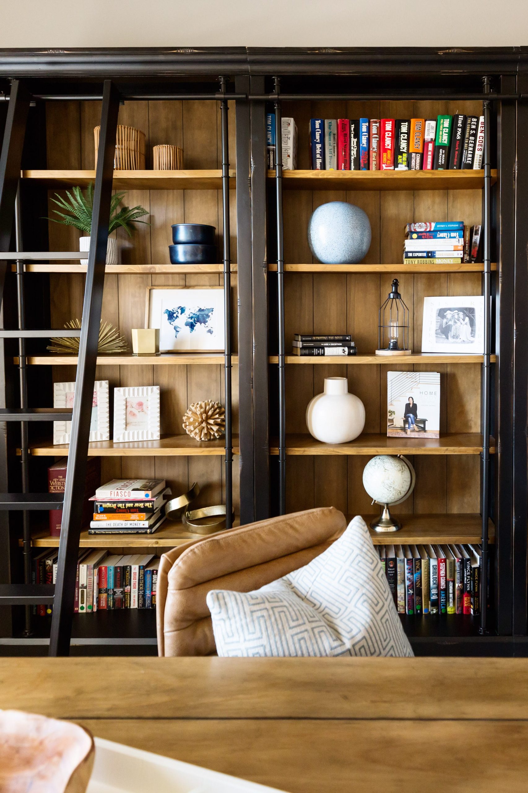 22 Chic Bookshelf Decorating Ideas