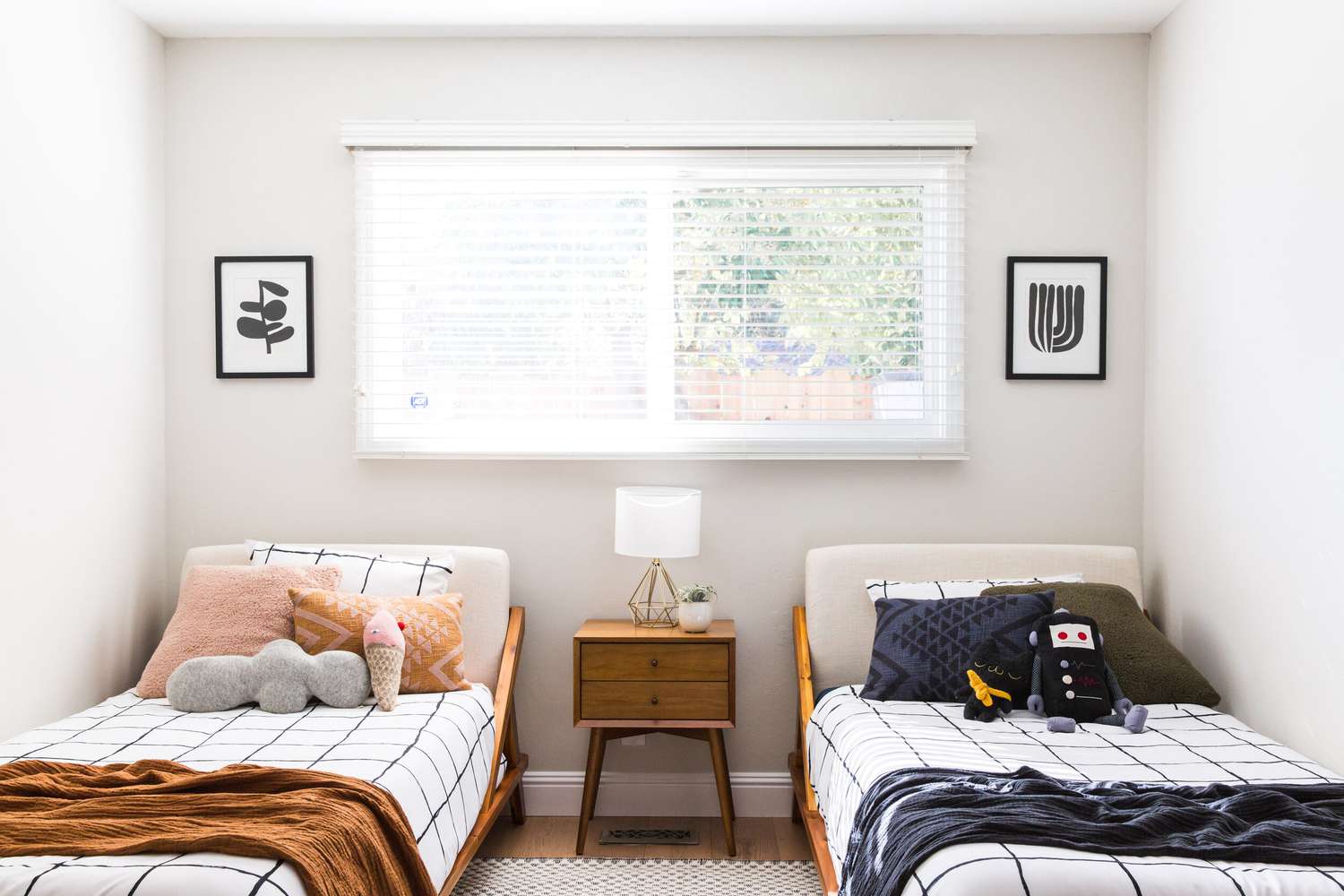 22 Layout and Design Ideas for Putting Two Beds in One Small Room