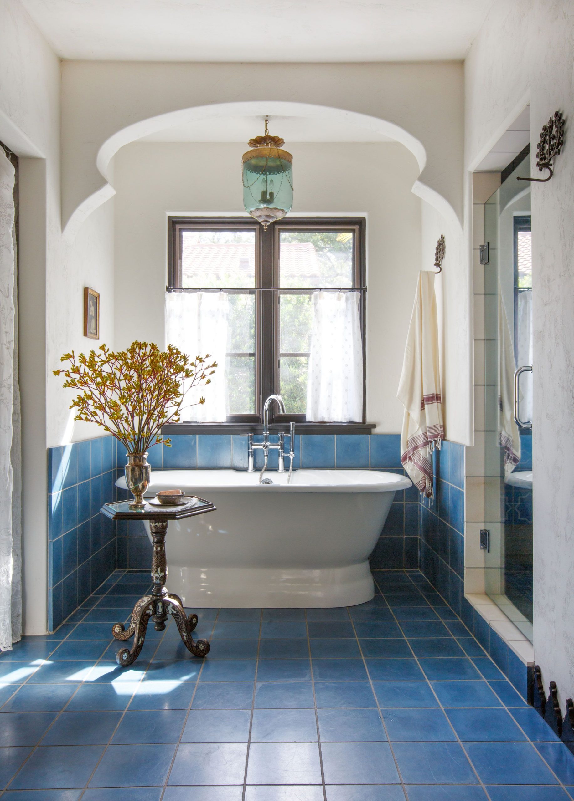 25 Coastal Bathroom Ideas for a Breezy Refresh