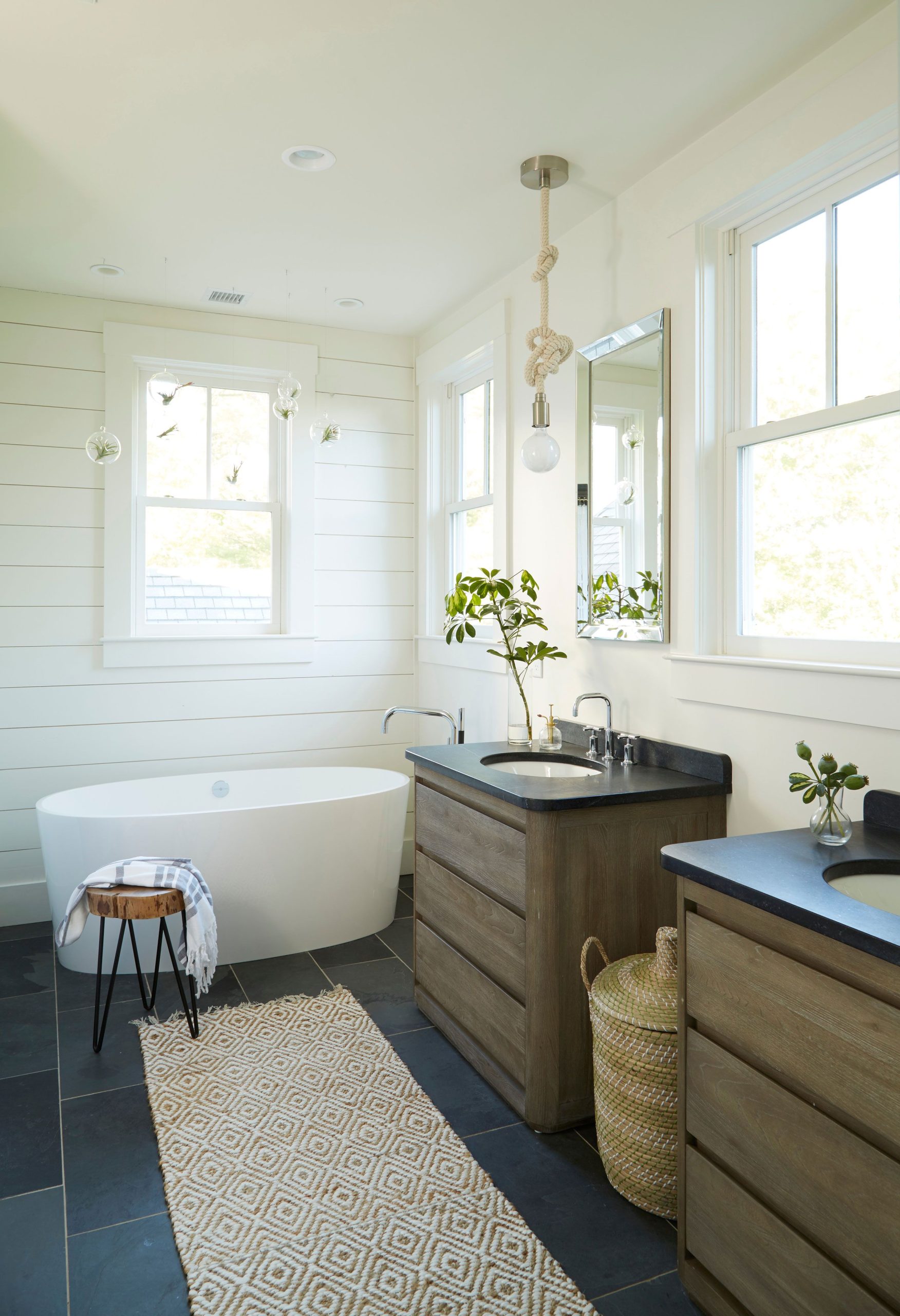 25 Coastal Bathroom Ideas for a Breezy Refresh