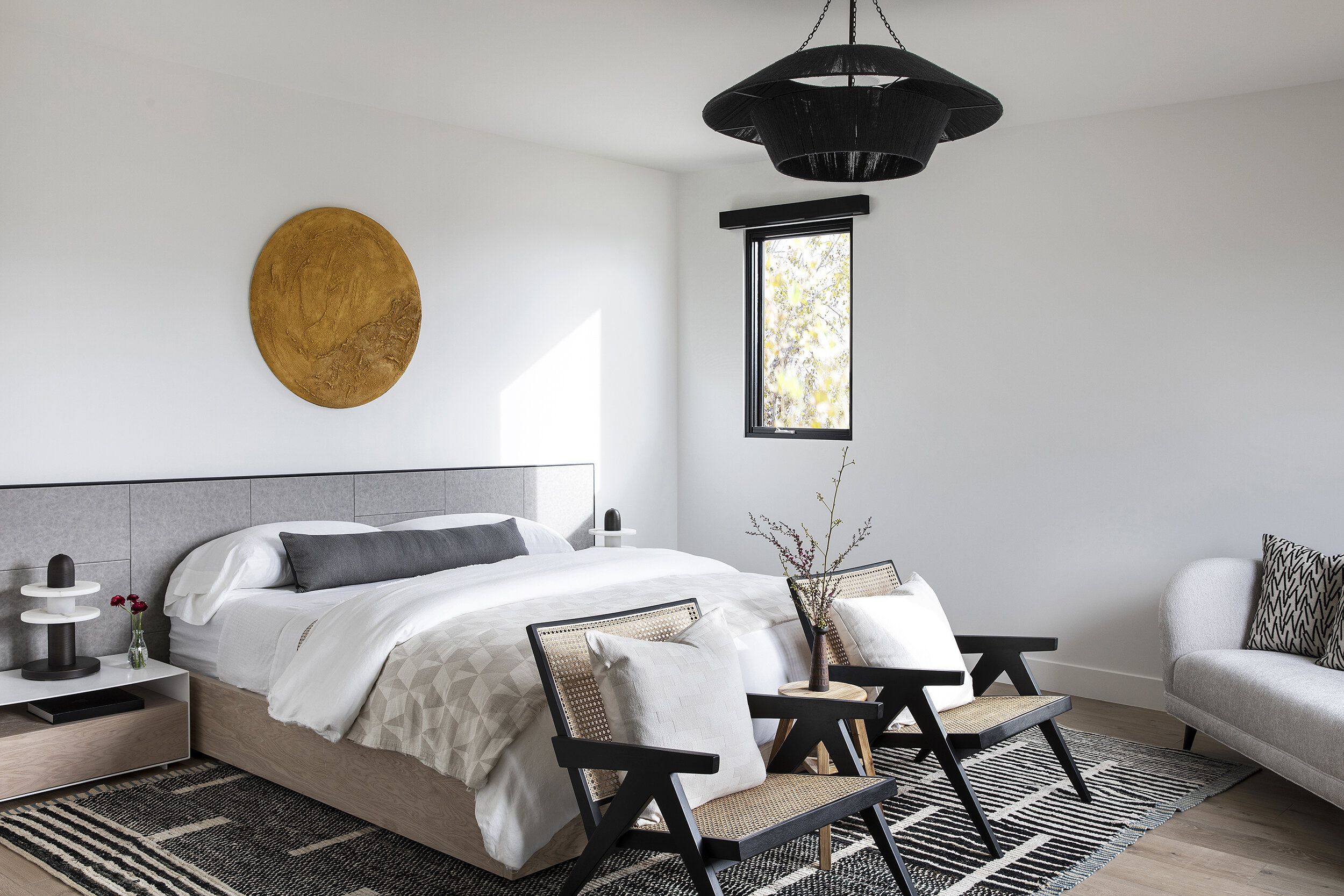 27 Beautiful Gray and White Bedrooms