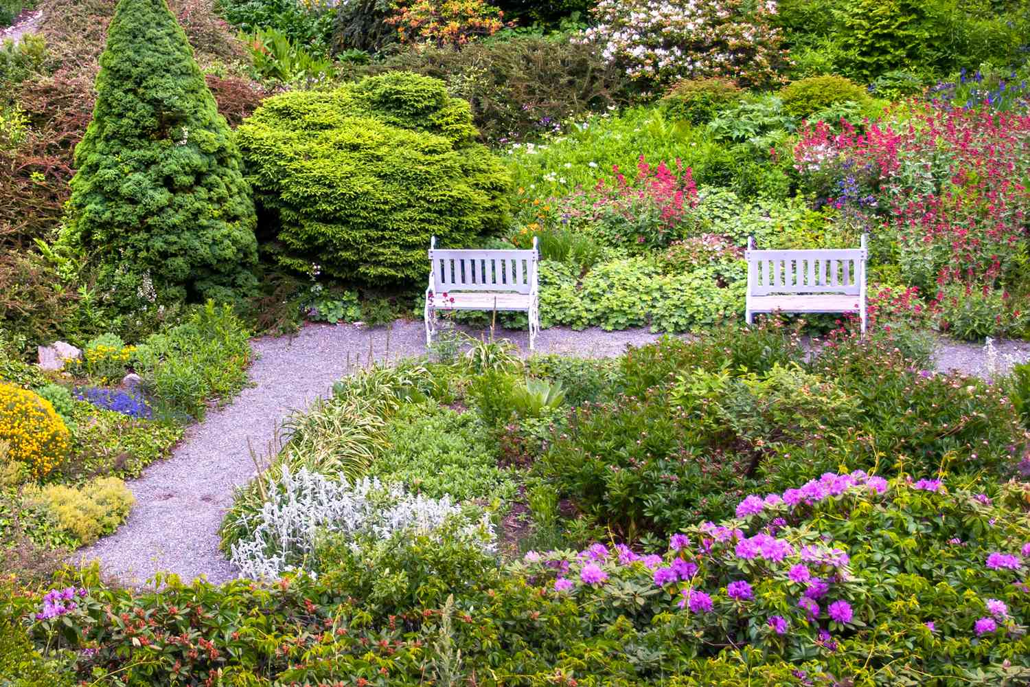 27 Eye-Catching Flower Garden Ideas and Layouts