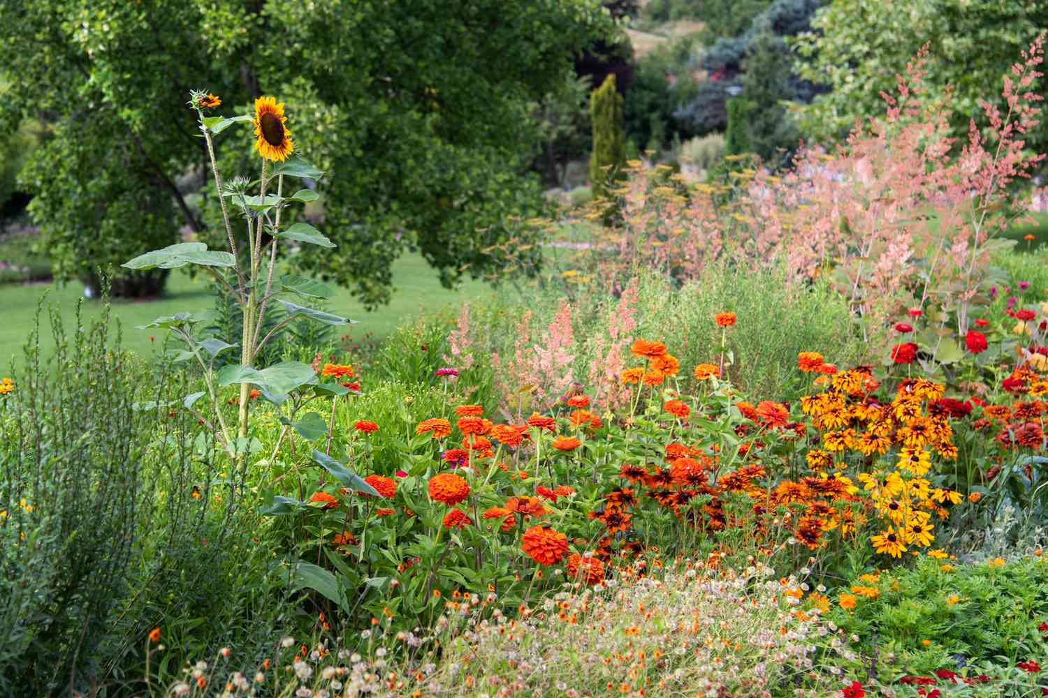 27 Eye-Catching Flower Garden Ideas and Layouts