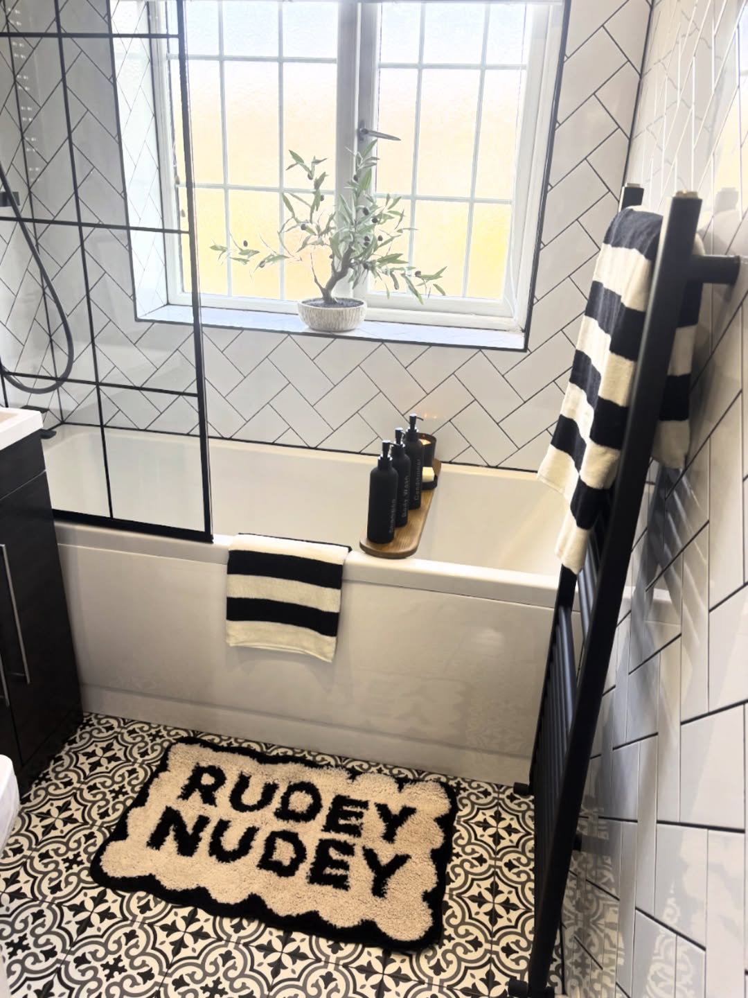 28 Bathroom Rug Ideas for 2026 That Will Make You Want To Redo Your Bathroom Tonight