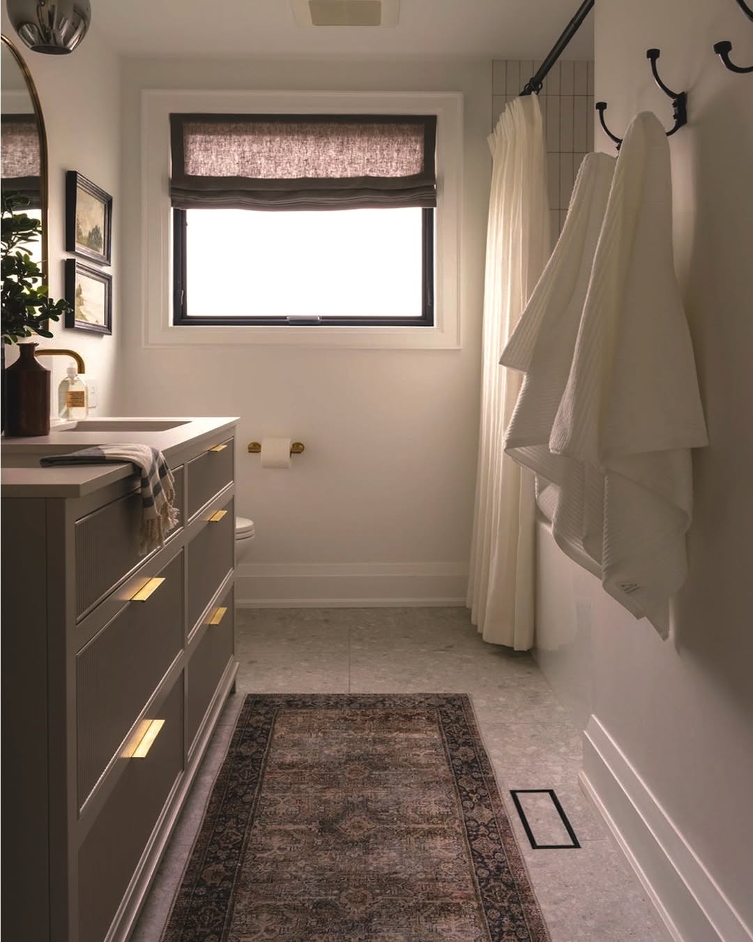 28 Bathroom Rug Ideas for 2026 That Will Make You Want To Redo Your Bathroom Tonight