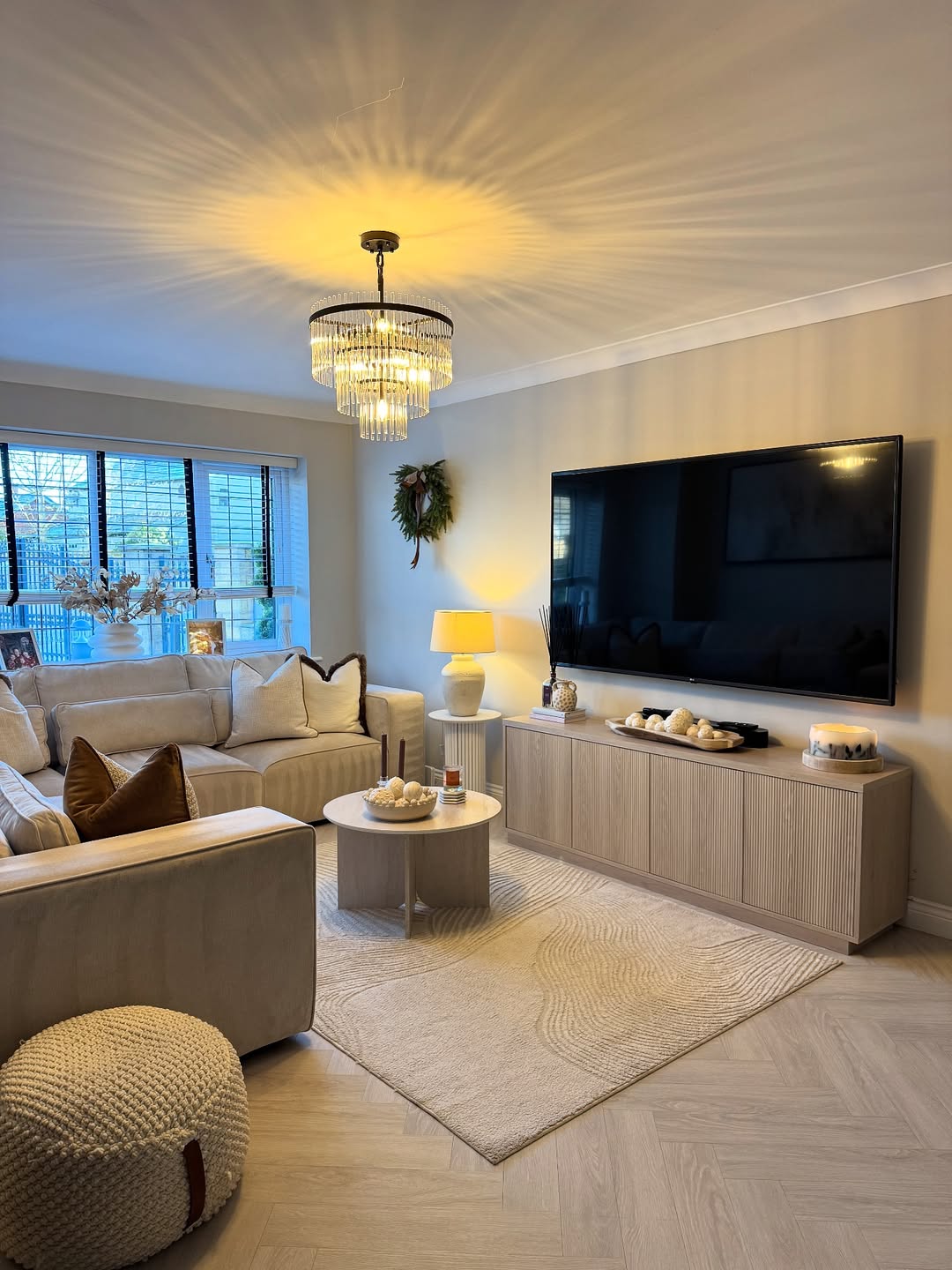 28 Living Room Layout Ideas for 2026 That Make Even A Small Living Room Feel Weirdly Bigger