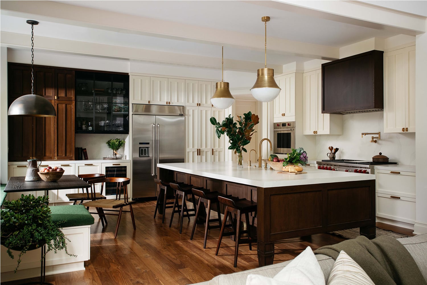 31 Stunning Dark Kitchen Cabinet Ideas