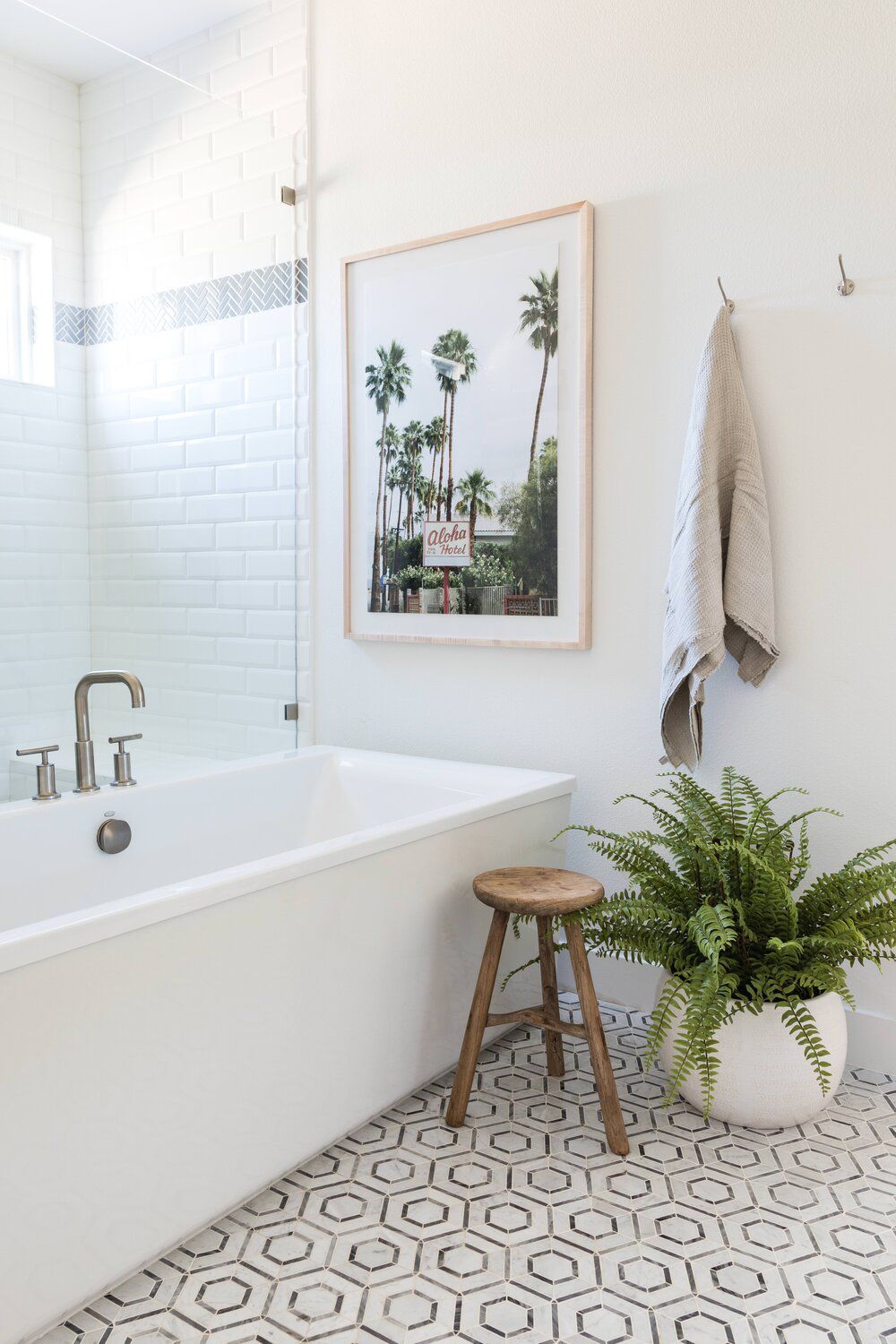 32 Coastal Bathroom Ideas Anyone Can Pull Off