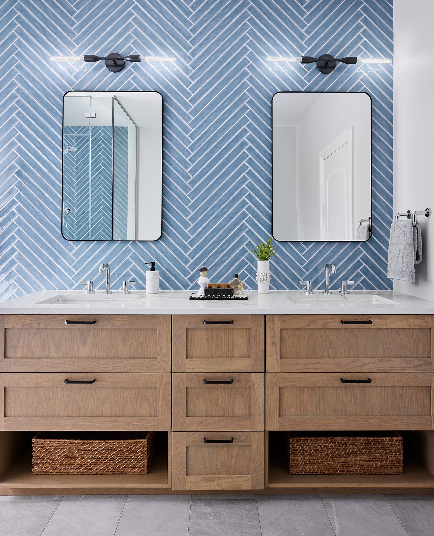 32 Coastal Bathroom Ideas Anyone Can Pull Off
