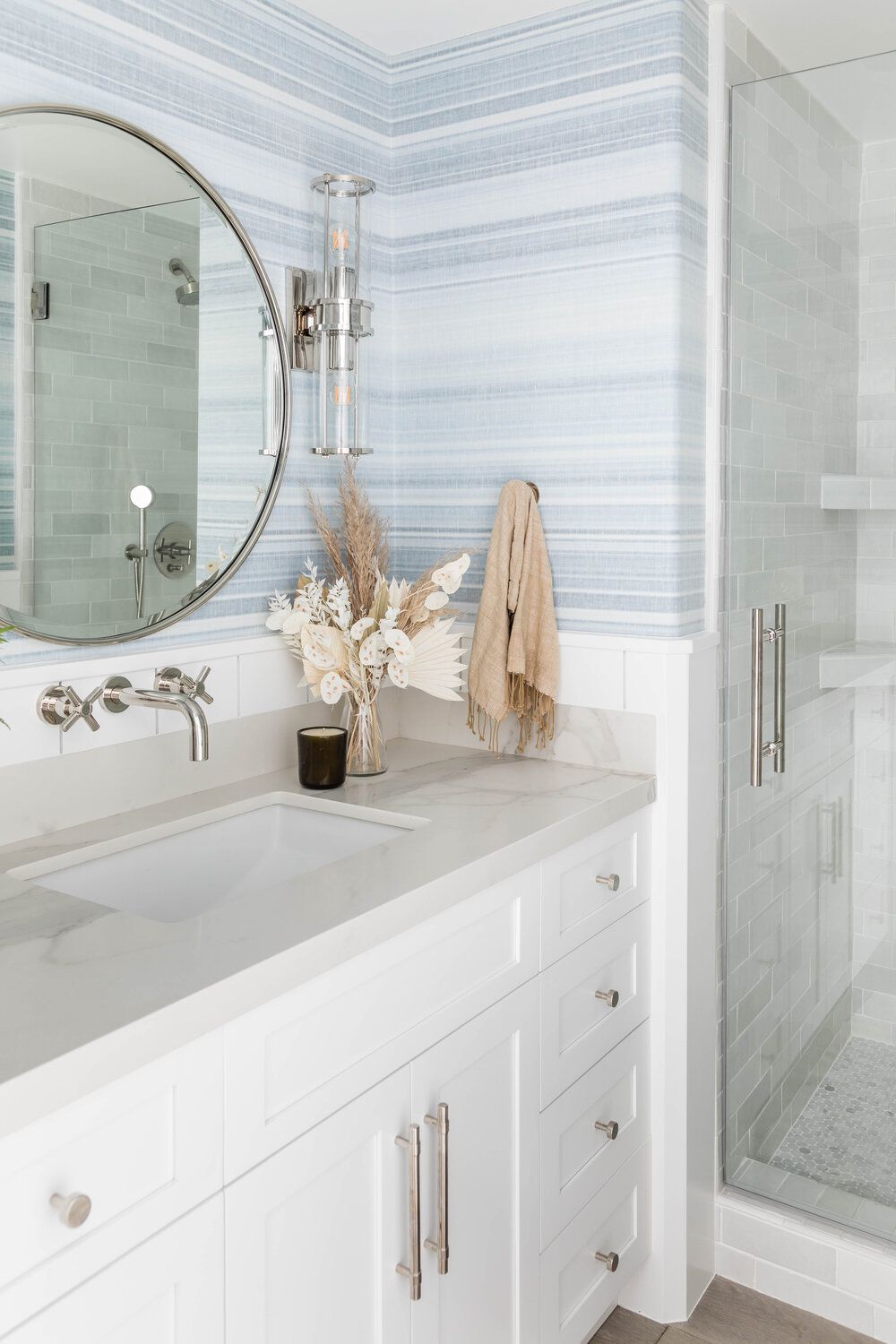 32 Coastal Bathroom Ideas Anyone Can Pull Off