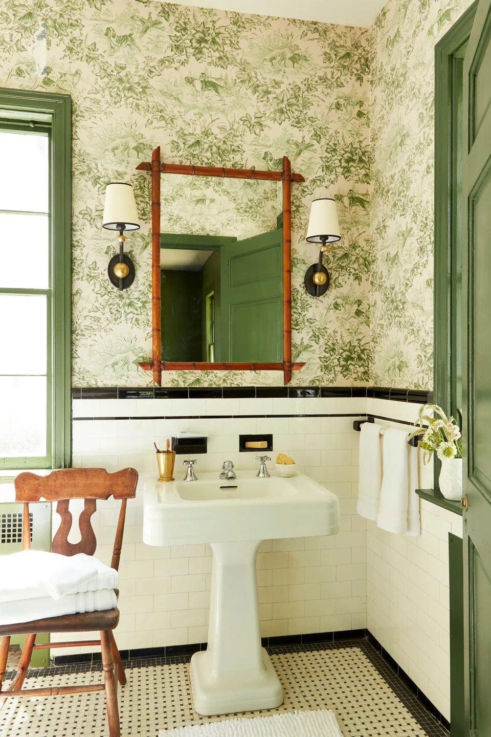 35 Half Bathroom Ideas That'll Make You Want To Give Up the En Suite