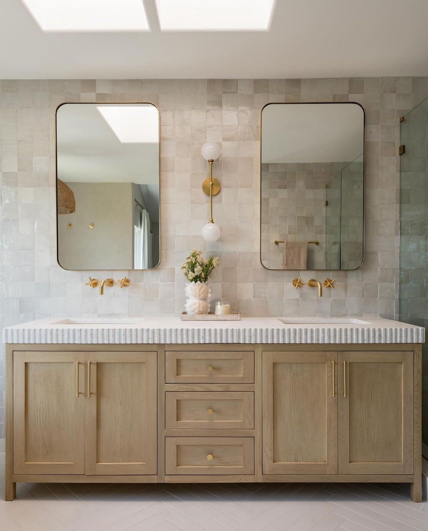 35 Minimalist Bathroom Ideas to Simplify Your Space