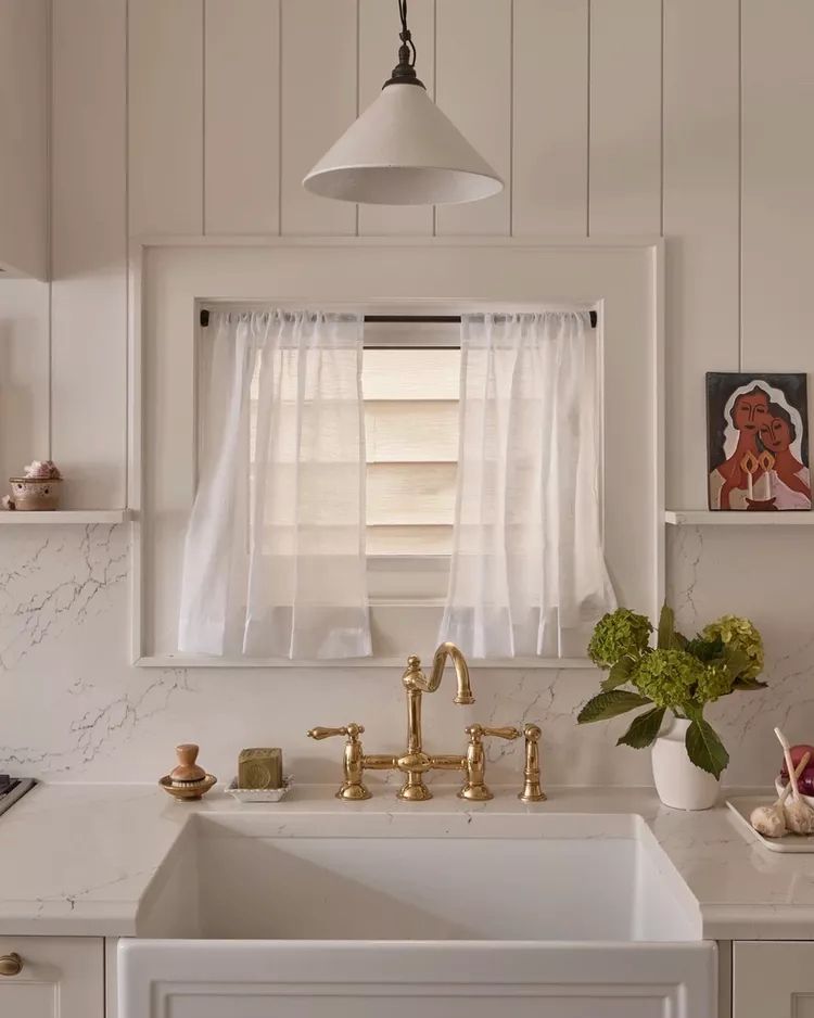 35 Ways to Decorate the Window Over Your Kitchen Sink