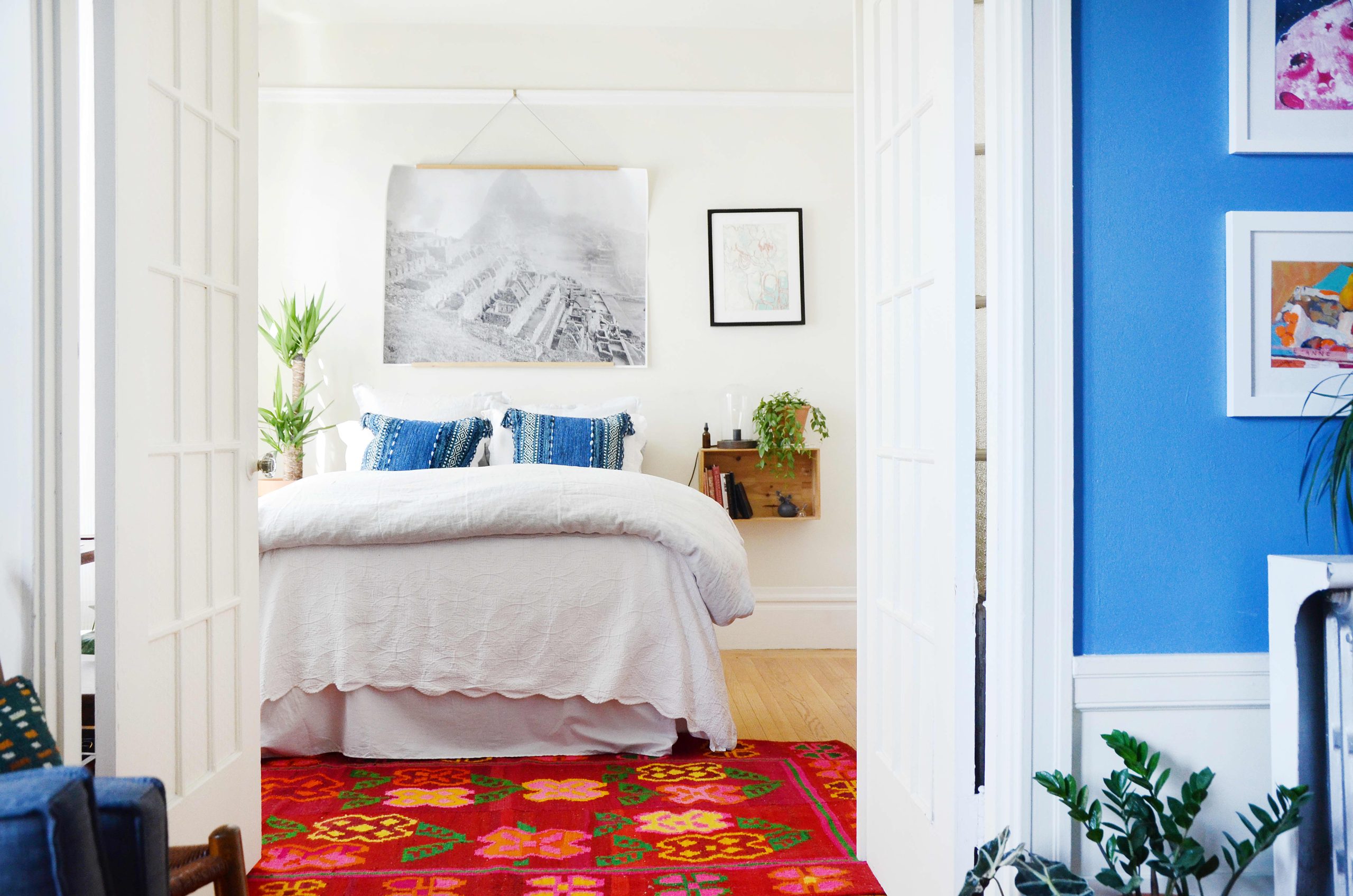 5 Bedroom Layout Ideas — Small Bedroom Layouts | Apartment Therapy