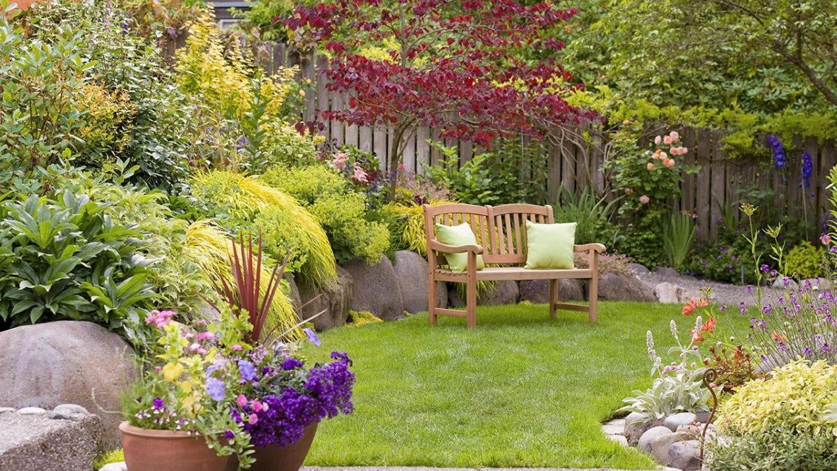 5 Gorgeous Indoor-to-Outdoor Flower Bed Ideas - Lumbini Park