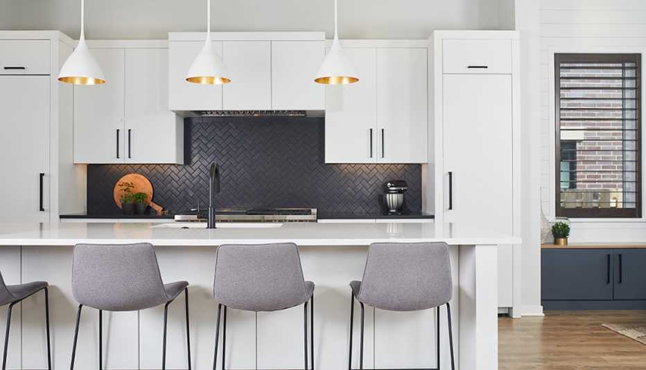 5 Reasons You Should Consider a Galley Kitchen