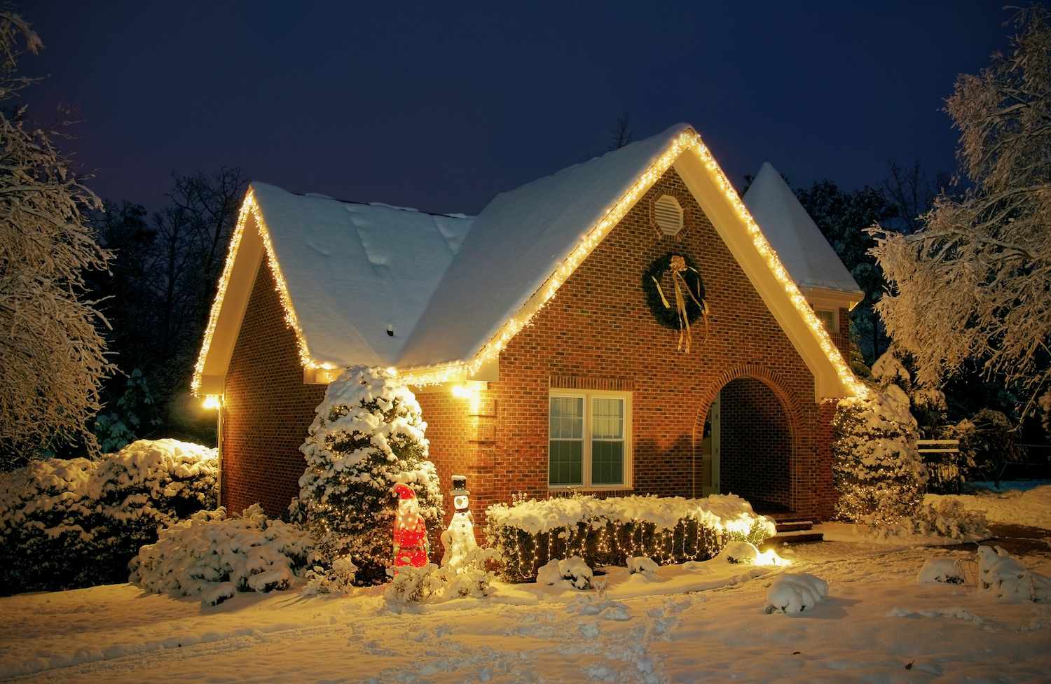 51 Outdoor Christmas Lights Ideas to Brighten Your Holiday