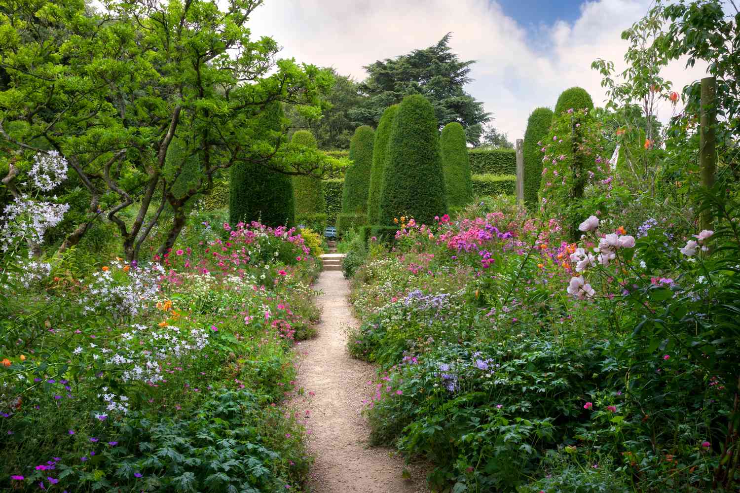 7 Landscaping Trends to Say Goodbye to in 2026