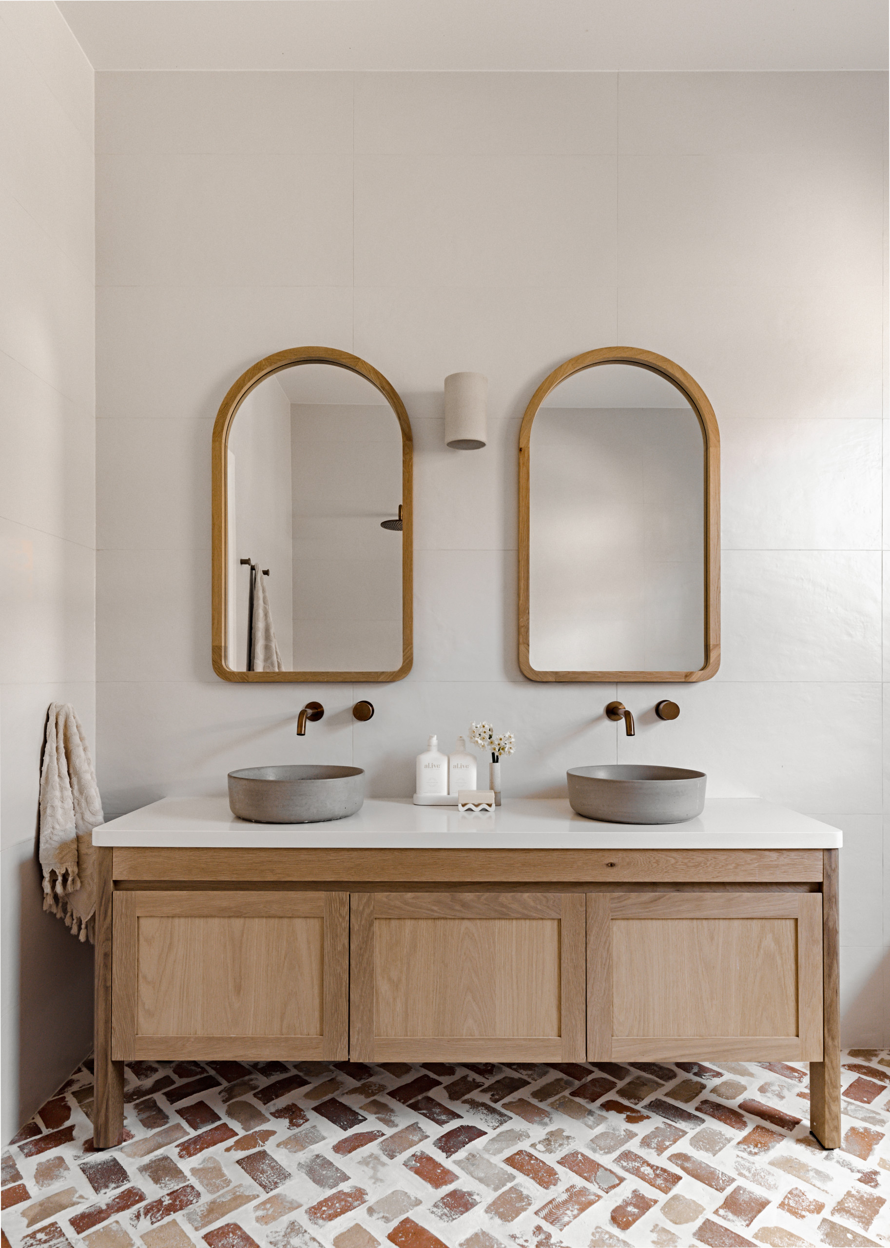 75 Beautiful Beach Style Bathroom Ideas & Designs - May 2026 | Houzz AU
