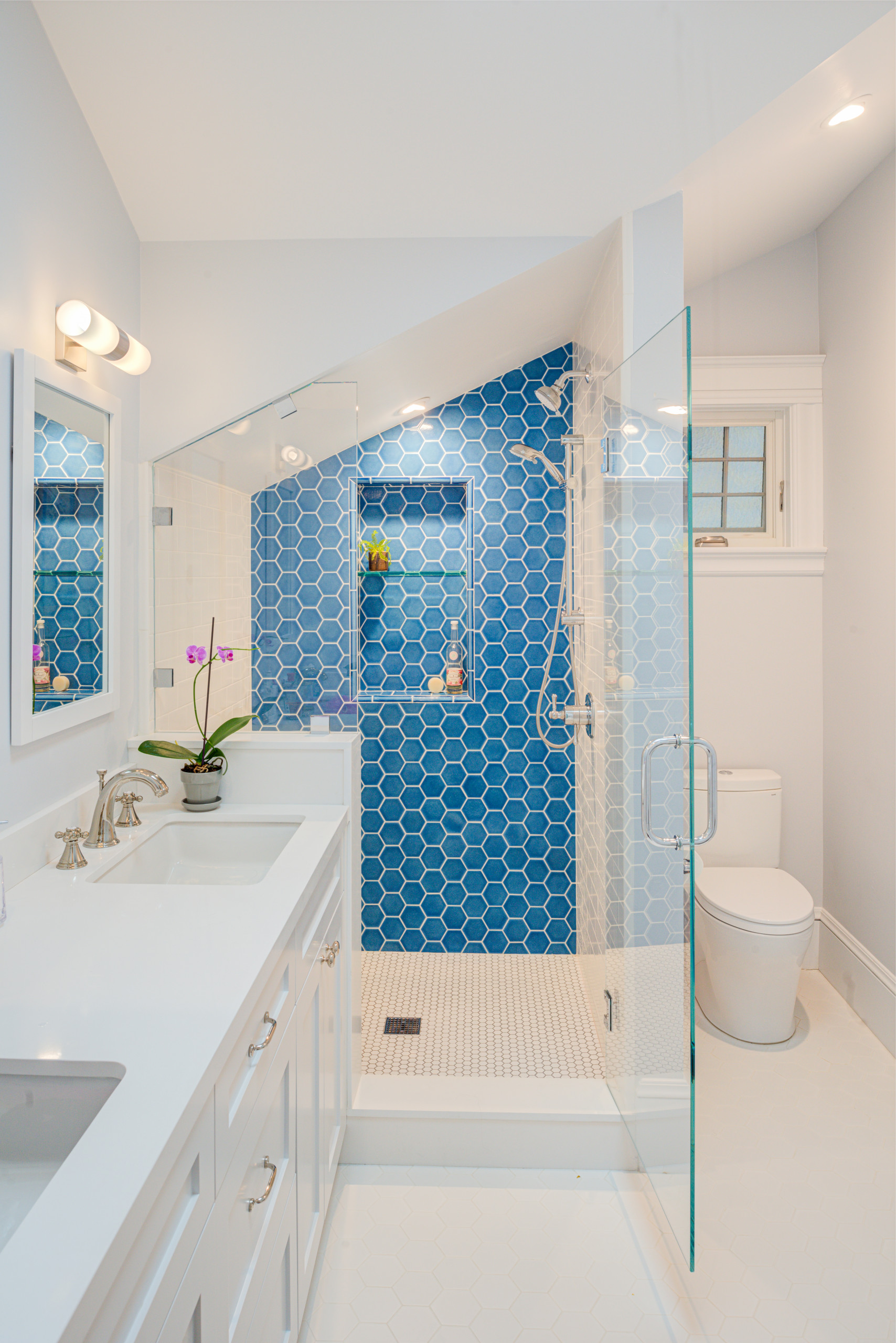 75 Blue Tile Bathroom Ideas You'll Love - May, 2026 | Houzz
