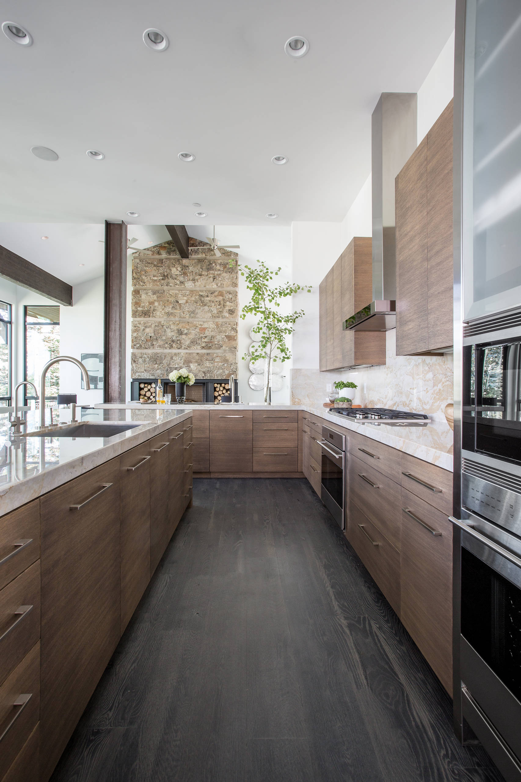 75 Dark Wood Floor Kitchen Ideas You'll Love - April, 2026 | Houzz