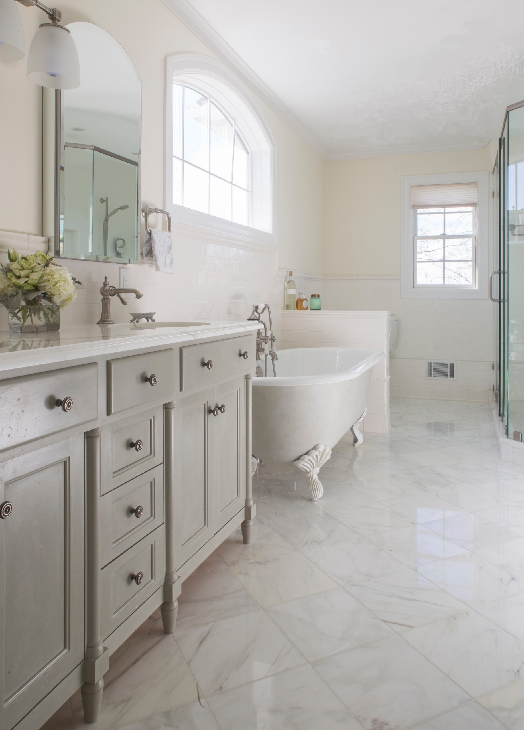 75 French Country Bathroom Ideas You'll Love - May, 2026 | Houzz