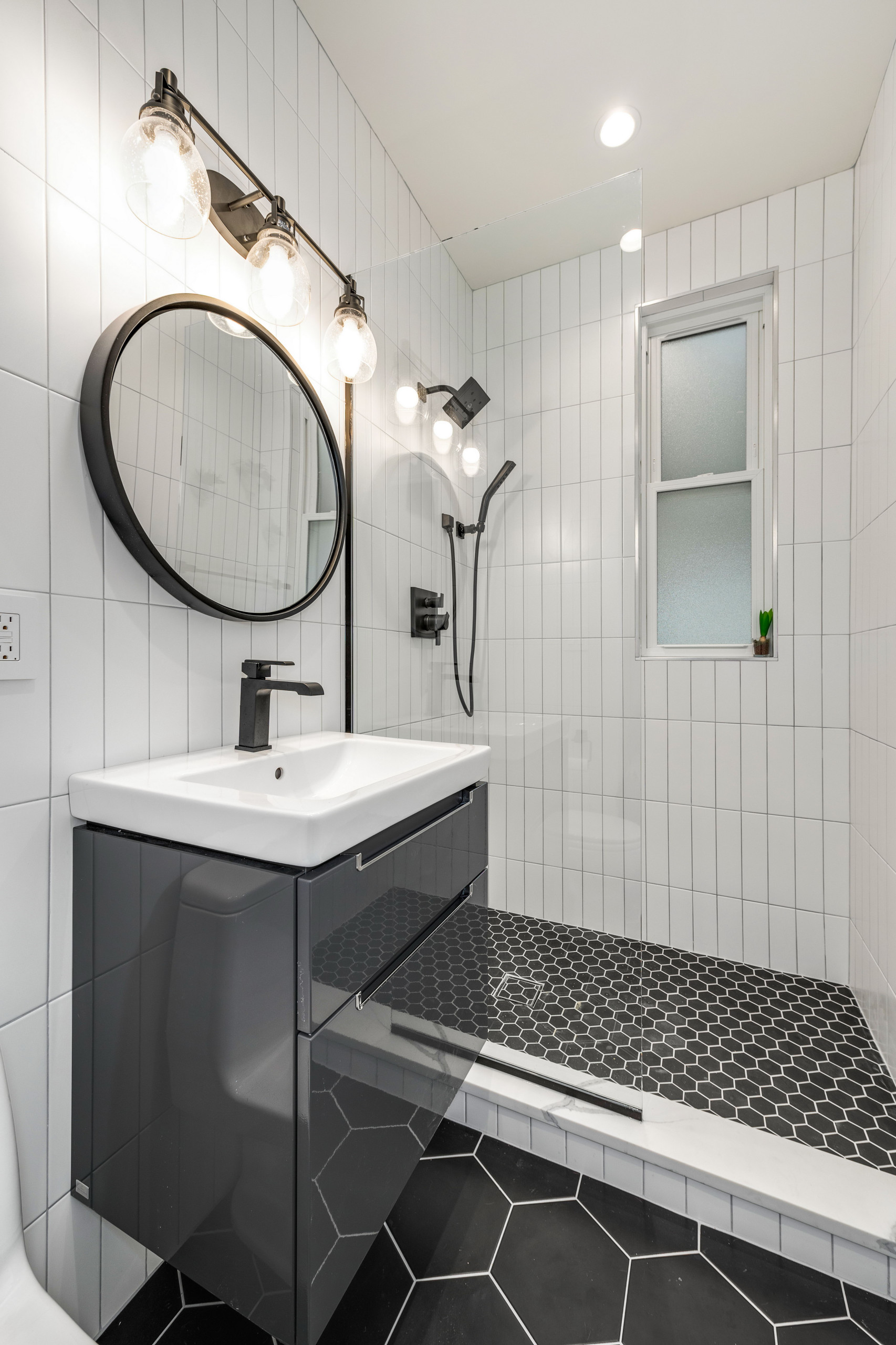 75 Small Bathroom Ideas You'll Love - April, 2026 | Houzz