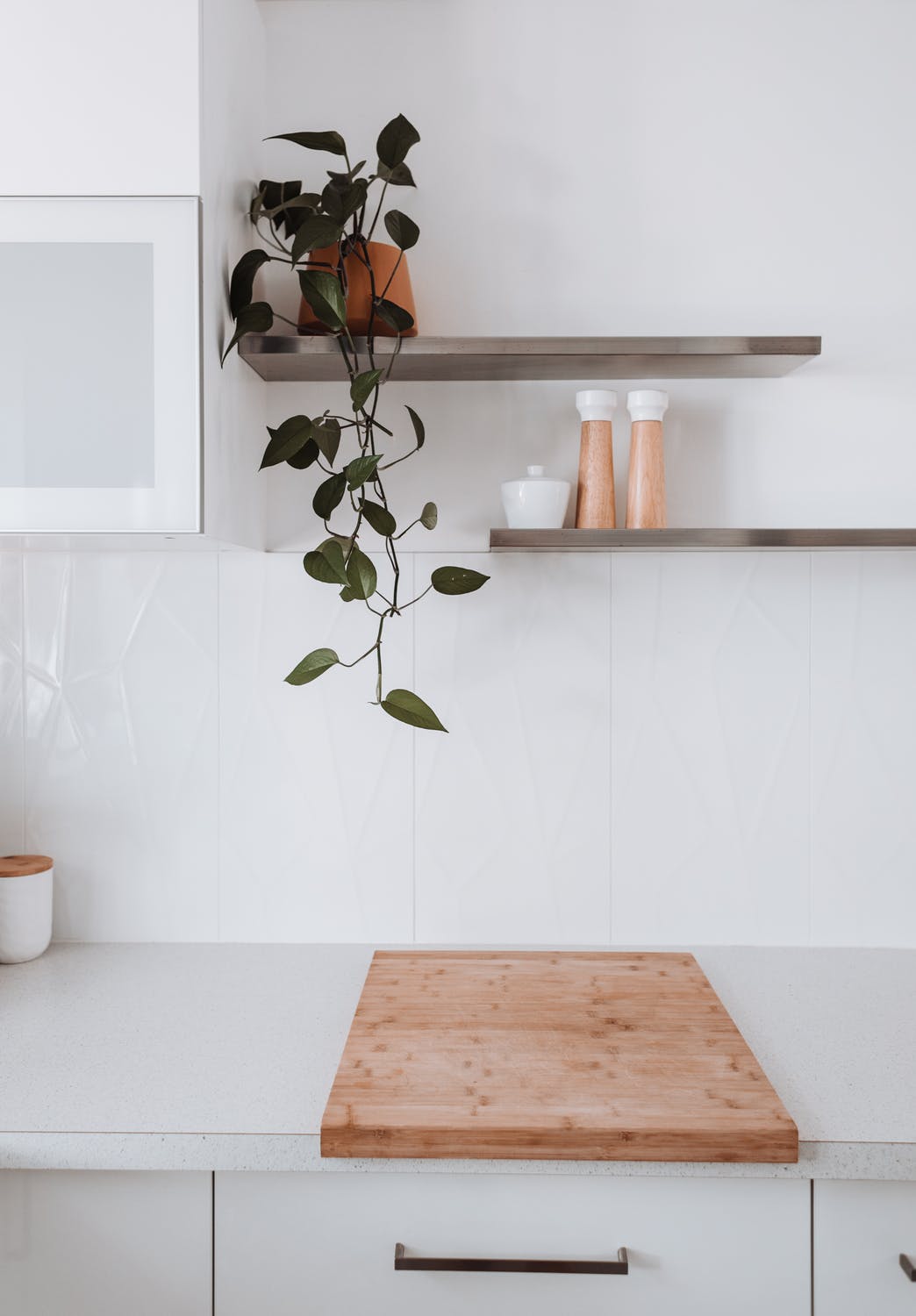 9 Clever Decorating Ideas For Kitchen Sinks With No Window